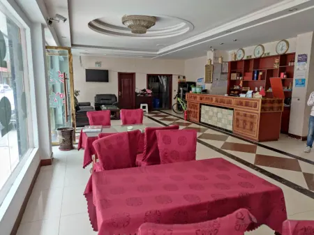 Geelong Grand Sichuan Hotel Отели рядом с достопримечательностью «Hipparion Fossil»