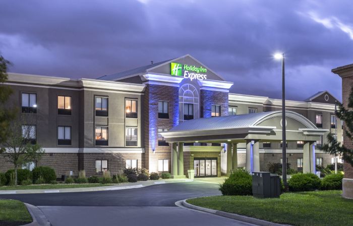 Holiday Inn Express KANSAS CITY - AT THE LEGENDS by IHG