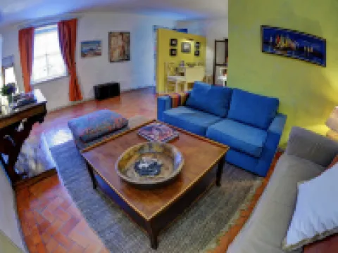 Independent Apartment n 2 in an Old Mansion Located by the Mouth of Douro River Hotels in Foz do Douro