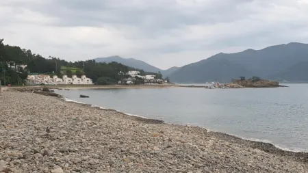 Namhae Yunseone Hanok Pension Отели в г. Намхэ