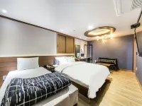 Win Hotel Các khách sạn gần Bảo tàng Olympic