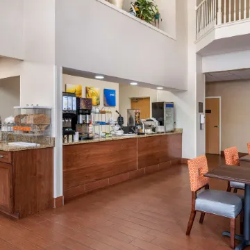 Comfort Suites North