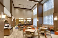 Hampton Inn & Suites Teaneck Glenpointe Hotels in Fort Lee
