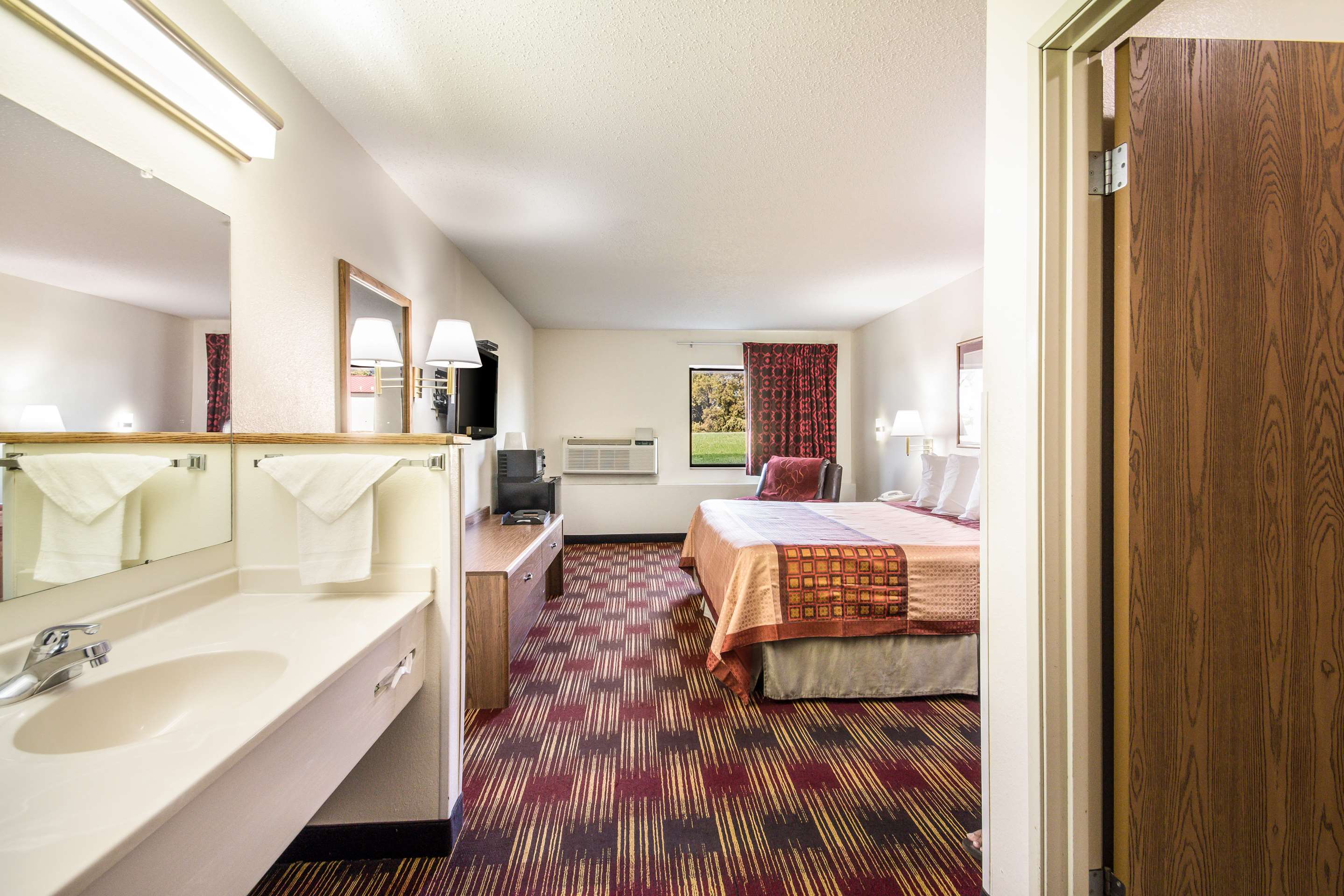 Americas Best Value Inn & Suites Harrisonville