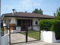 Villa con giardino privato in riva al mare