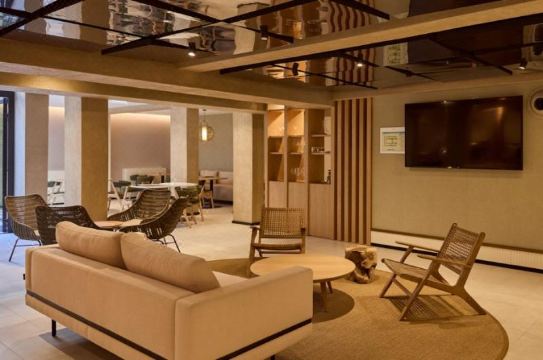 오미드 살다냐 호텔 객실