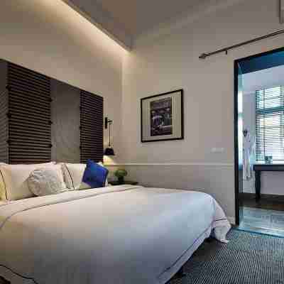 Small Luxury Hotels of the World - the Edison George Town Rooms