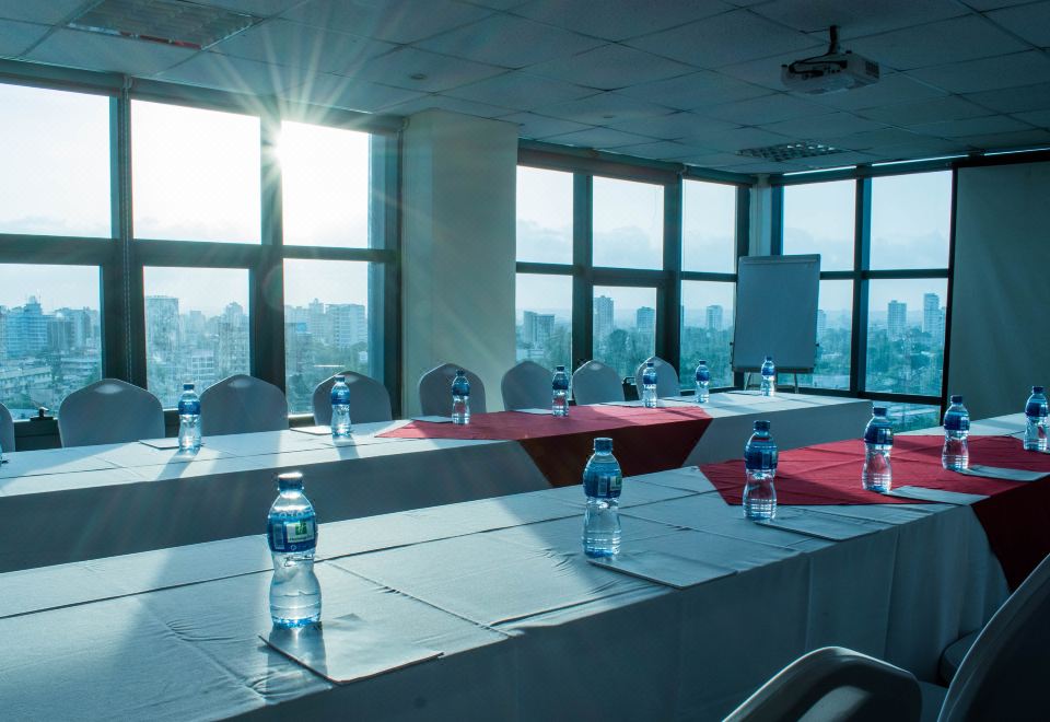 홀리데이 인 다르 에스 살람