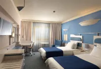 Holiday Inn ATHENS - AIRPORT by IHG - parking