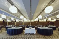 Crowne Plaza London - Kingston Hotels in Chessington