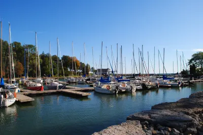 Holiday Inn & Suites Oakville @ Bronte