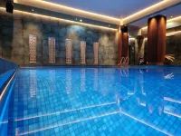 Crowne Plaza HELSINKI - HESPERIA by IHG - piscina