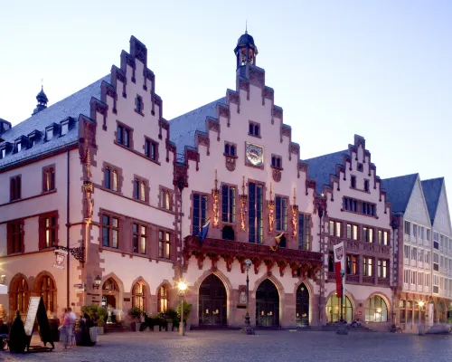 Premier Inn Frankfurt City Centre リービッヒハウス周辺のホテル