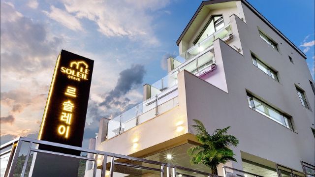 거제도 르솔레이풀빌라 객실 내부 사진