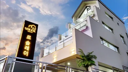 Geoje Island le Soleil Pool Villa Отели рядом с достопримечательностью «Hakdong Mongdol Beach»