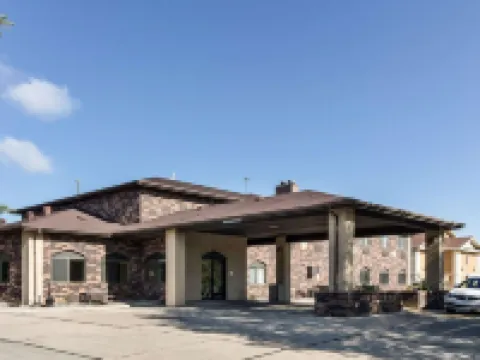 Quality Suites Near West Acres Hotels in Fargo