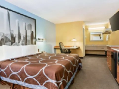 Super 8 by Wyndham Findlay Hotels in Findlay