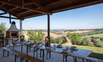 The Mulberry on the Hills of Senigallia a Stone's Throw from the Sea
