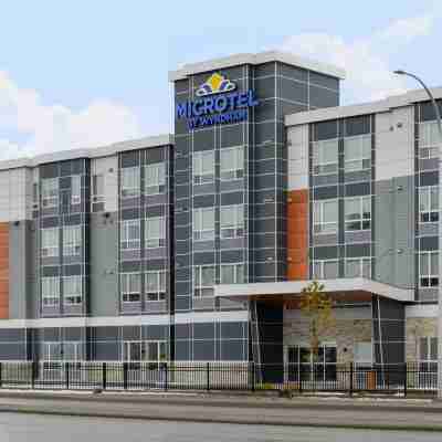 Microtel Inn & Suites by Wyndham Kelowna Hotel Exterior