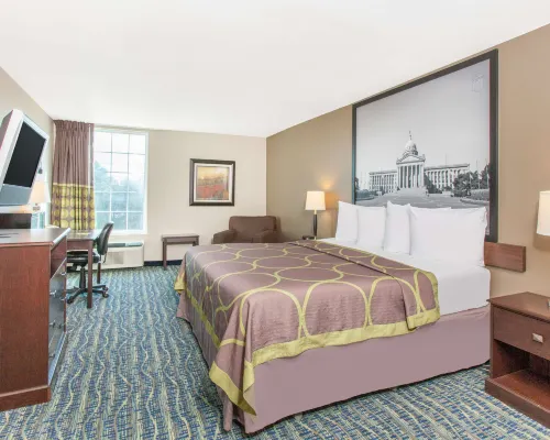 Super 8 by Wyndham Oklahoma City Hotel di Kota Oklahoma
