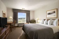 Super 8 by Wyndham Slave Lake AB - parking