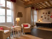 The Originals Boutique Hôtel le Londres Saumur Hotels in Saumur