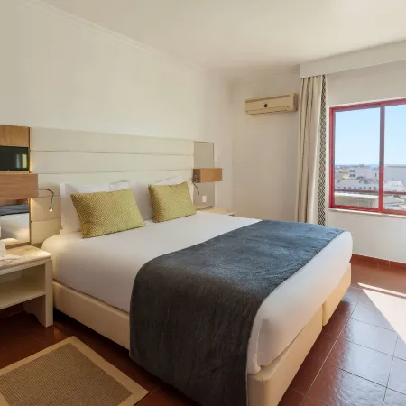 Best Western Hotel Dom Bernardo فنادق في فارو