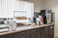 Comfort Suites Peoria I-74 - breakfast