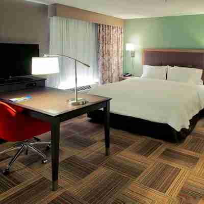 Hampton Inn and Suites Moore Rooms