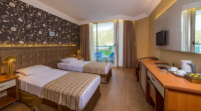 L’ETOİLE BEACH HOTEL