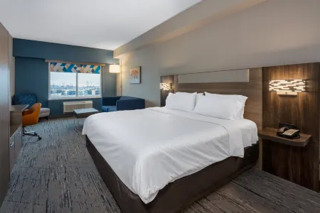 Holiday Inn Express & Suites Vaughan-Southwest Отели рядом с достопримечательностью «Кортрайт Сентр фор Консервейшен»
