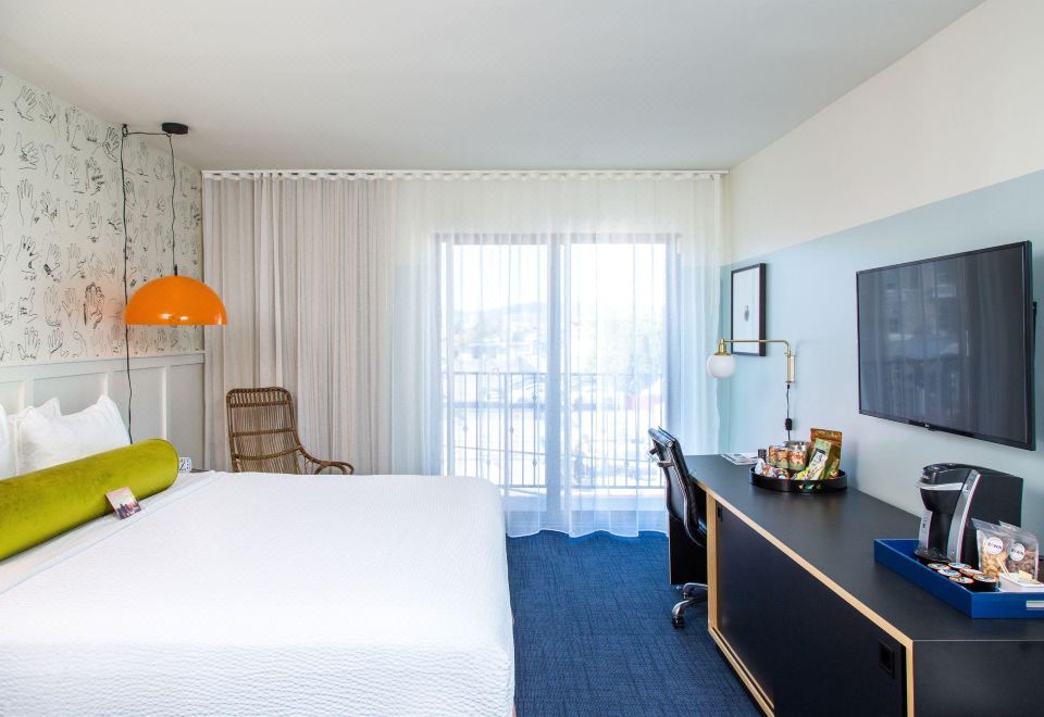 3. Hotel Er..