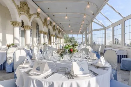 Eurostars Hotel Real Отели рядом с достопримечательностью «Королевский дворец Ла-Магдалена»