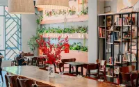 Eden Home&Cafe Hotels in Nhơn Lý