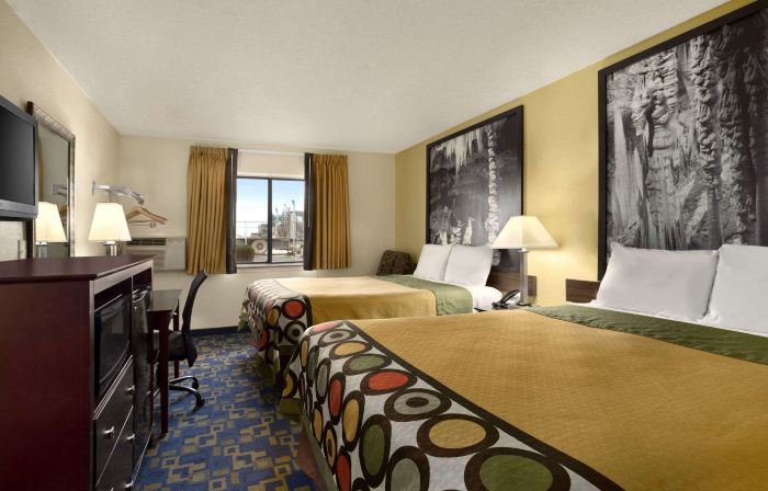 Super 8 by Wyndham Carlsbad