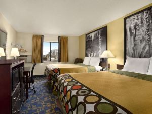 Super 8 by Wyndham Carlsbad