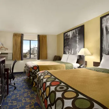 Super 8 by Wyndham Carlsbad