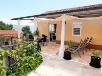 Apartments Viki Hotels in Rogač