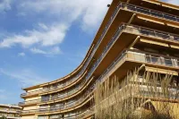 Résidence Pierre & Vacances Heliotel Marine Hotels near Saint-Laurent-du-Var Station