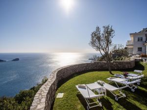 Belvedere Delle Sirene with Heated Pool