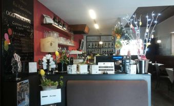 Atika & Atif - Hotel Autoespresso Venice - Housity