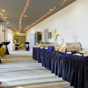 Holiday Inn & Suites PHOENIX AIRPORT by IHG