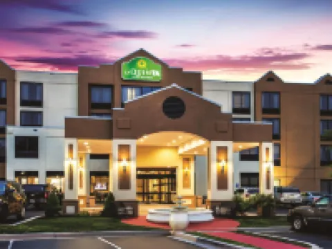 La Quinta Inn & Suites by Wyndham Newark - Elkton Hotels in Elkton
