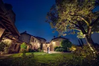 Castello di Cernusco Lombardone فنادق في Calco