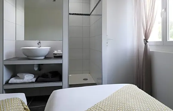 斑點和鮮花酒店