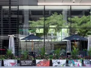 Le Germain Hotel Maple Leaf Square