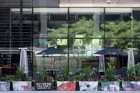 Le Germain Hotel Maple Leaf Square Hotels in Торонто