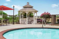 Hampton Inn Paris - Rooftop Pools