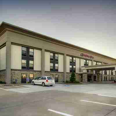 Hampton Inn Salina Hotel Exterior