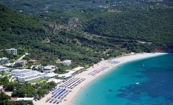 Lichnos Beach Hotel & Suites